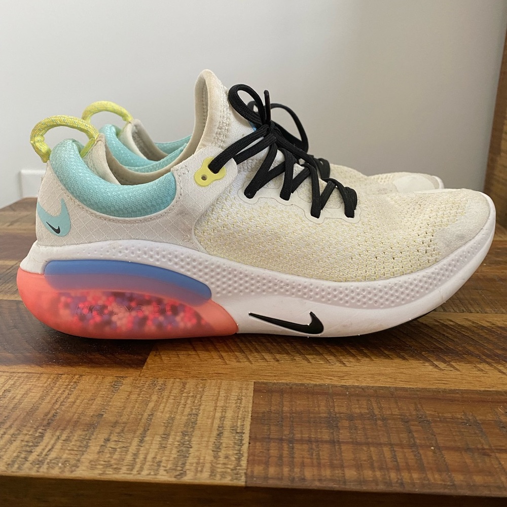 Nike Joyride Run Flyknit in Sunbleached